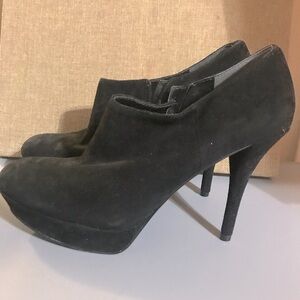 Marc Fisher black suede look round toe platform stiletto ankle booties size 10